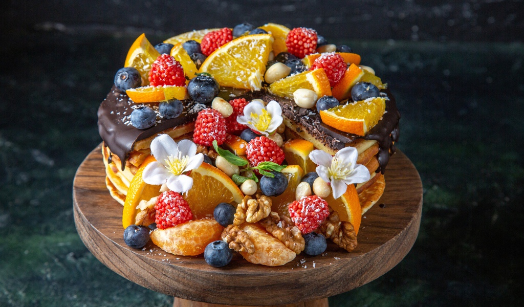 Вкусный торт с апельсинами и ягодами