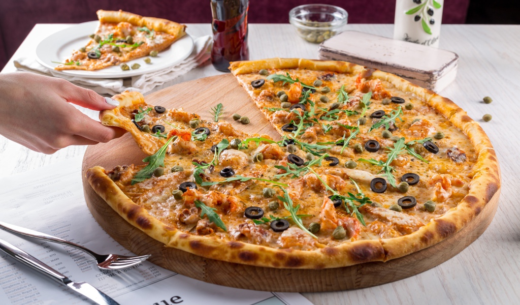 Пицца с оливками с тонкой корочкой 