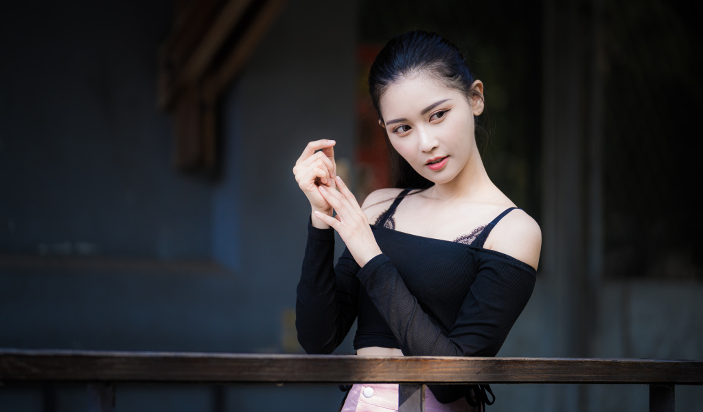 Красивая девушка азиатка балерина