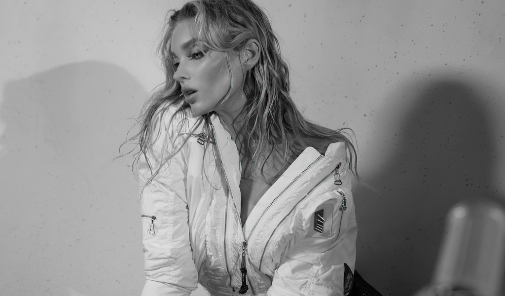 Красивая шведская модель Эльза Хоск черно-белое фото