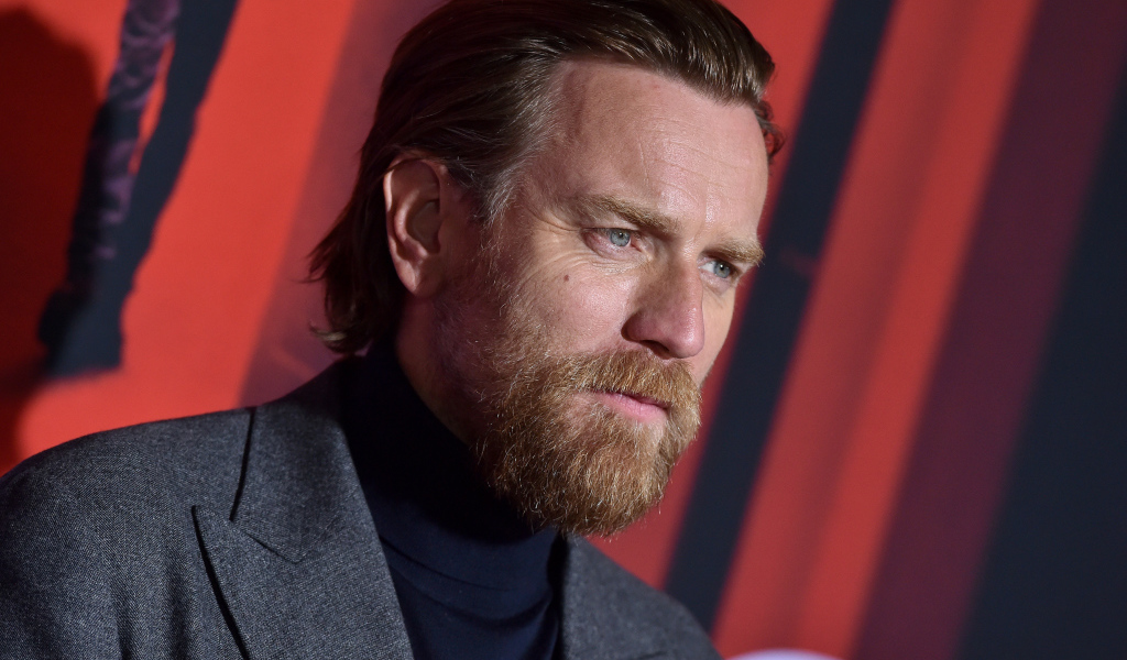 Актер Юэн Макгрегор с бородой