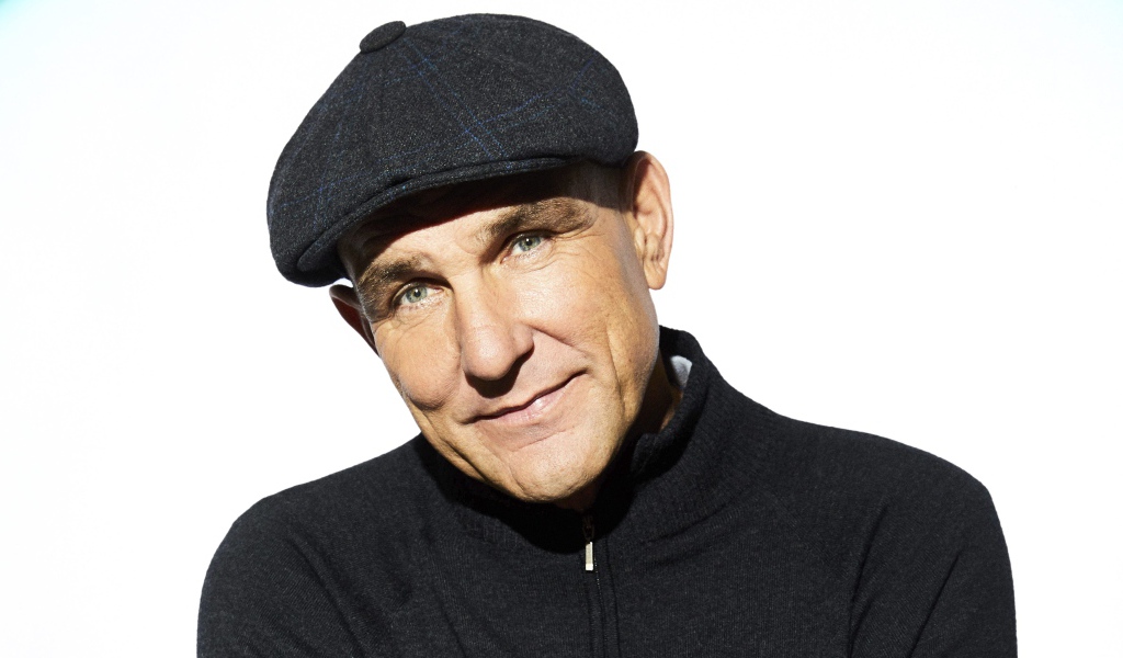 Актер Винни Джонс в кепке