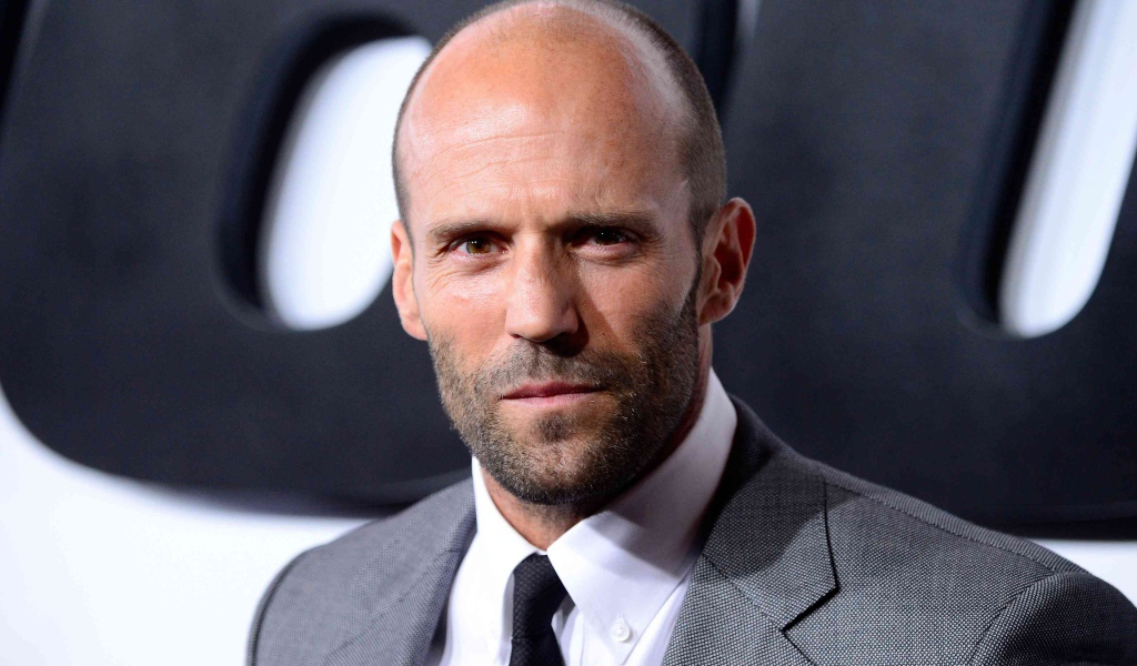 Кареглазый мужчина, актер Джейсон Стэтхэм