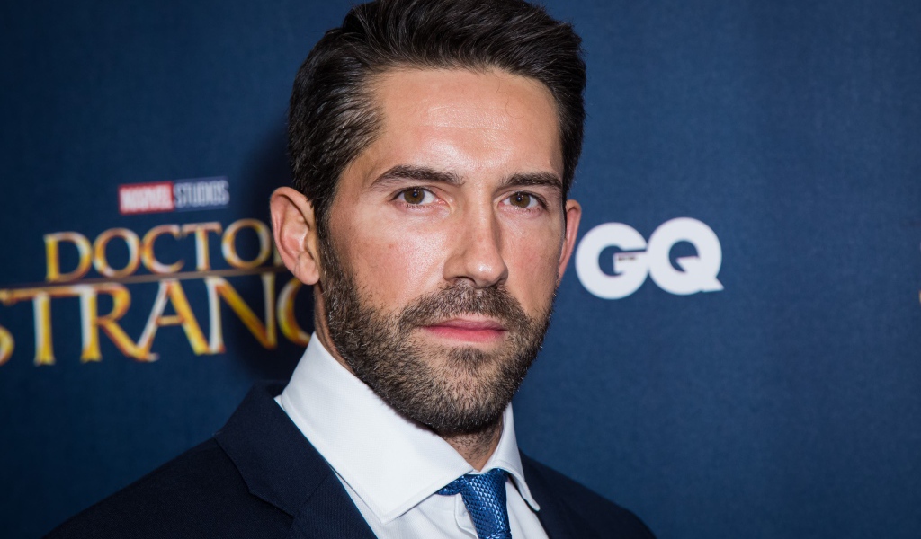 Английский актер Скотт Эдкинс