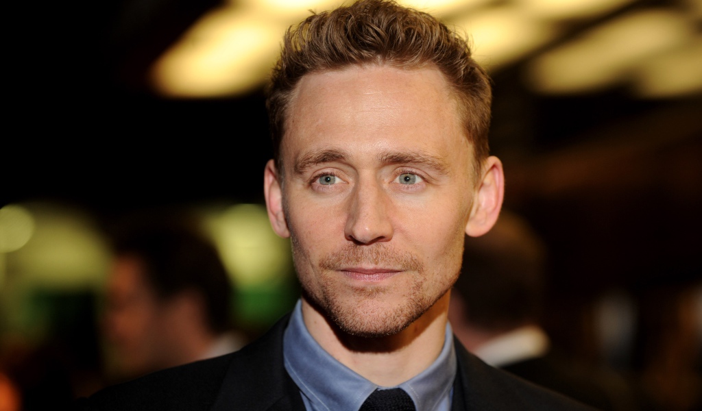 Красивый мужчина, актер Том Хиддлстон