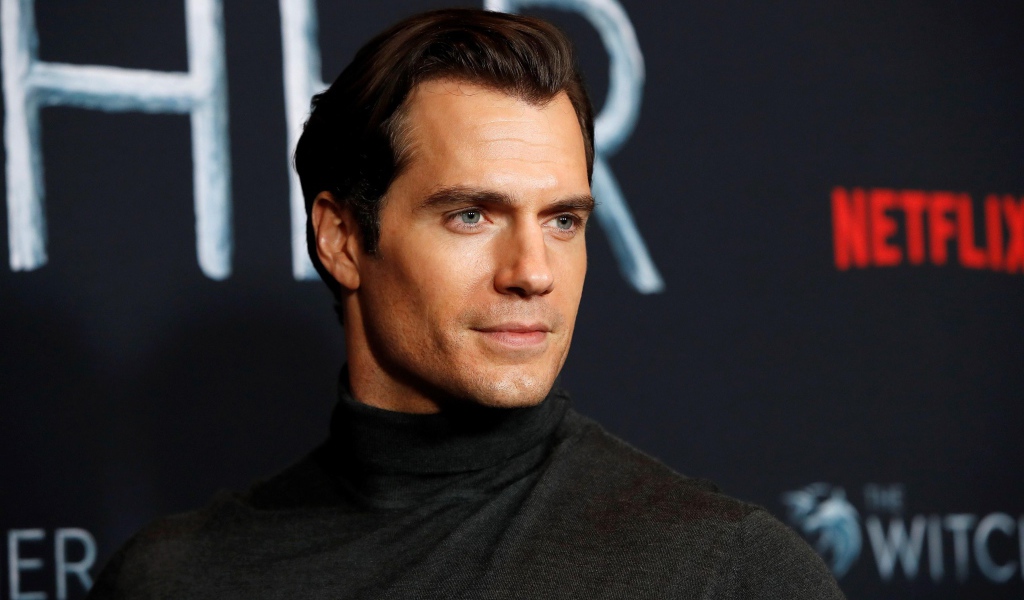 Красивый популярный актер Генри Кавилл