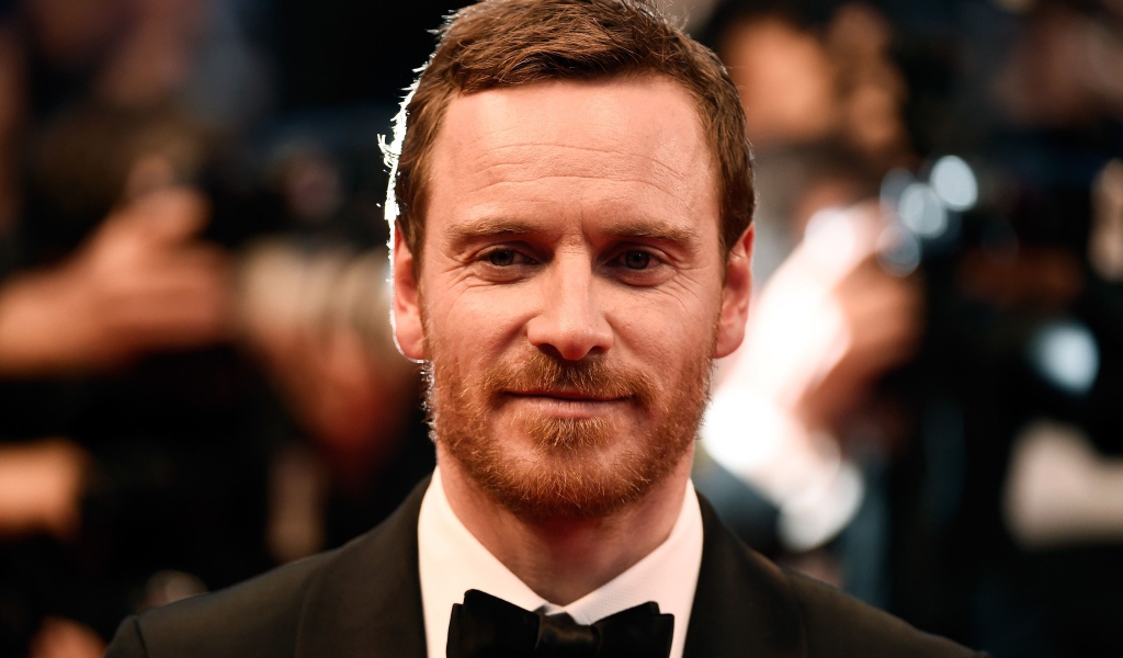 Стильный мужчина актер Майкл Фассбендер