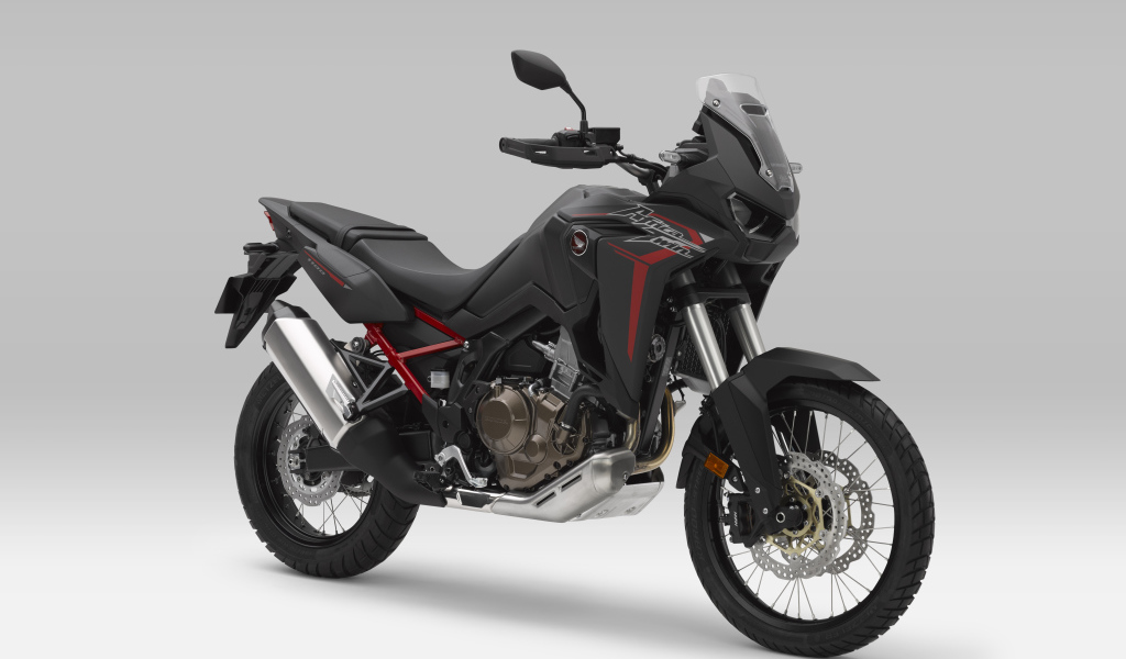 Черный мотоцикл Honda CRF1100L Africa Twin, 2021 года на сером фоне