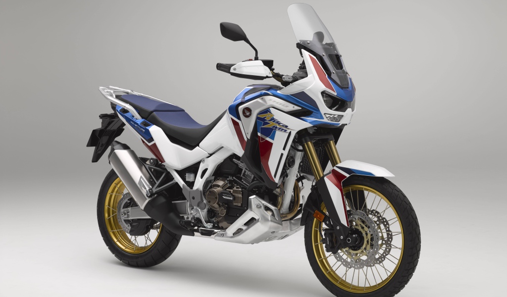 Мотоцикл Honda CRF1100L Africa Twin, 2021 года на сером фоне
