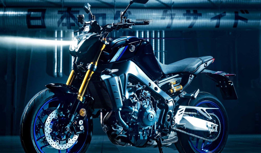 Большой мотоцикл Yamaha MT 09 2021 года