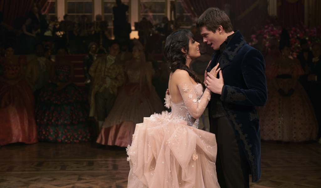 Главные герои нового фильма Золушка, 2021