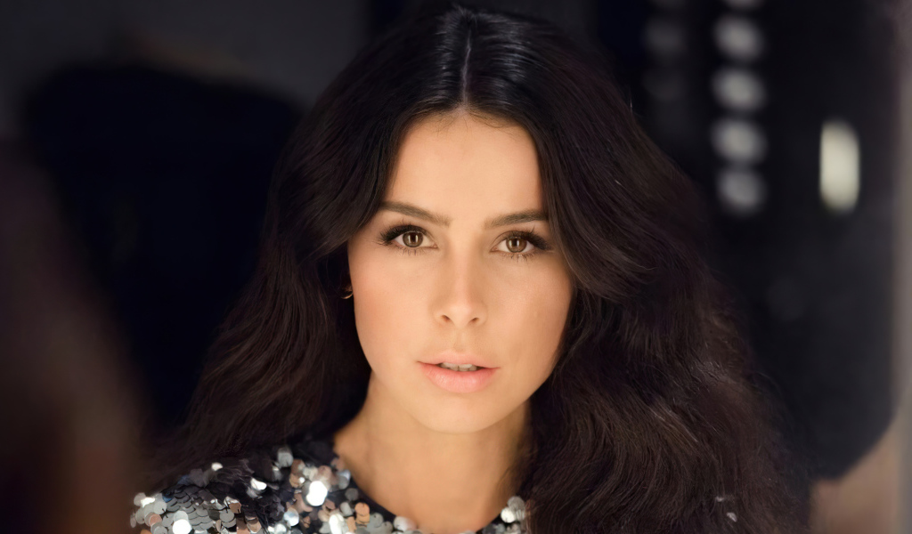 Кареглазая немецкая певица Лена Майер-Ландрут