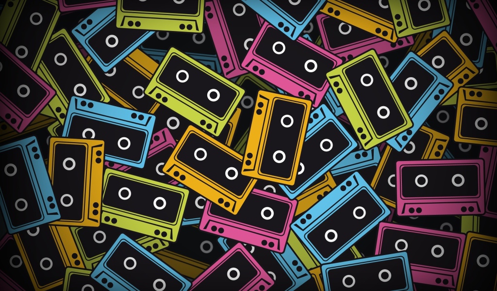 Разноцветные кассеты на черном фоне 