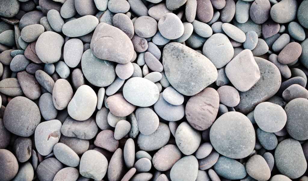 Много серых камней разной формы