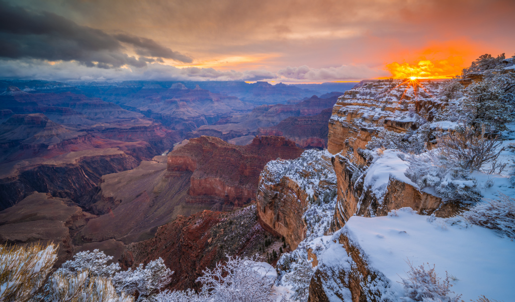 Красивый вид на Гранд каньон на закате солнца 