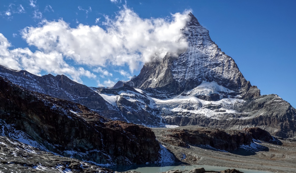 Гора Маттерхорн под голубым небом, Швейцария
