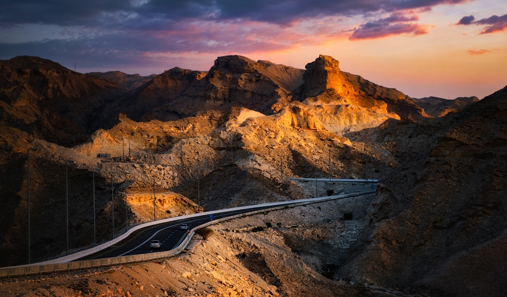 Дорога серпантин в горах 