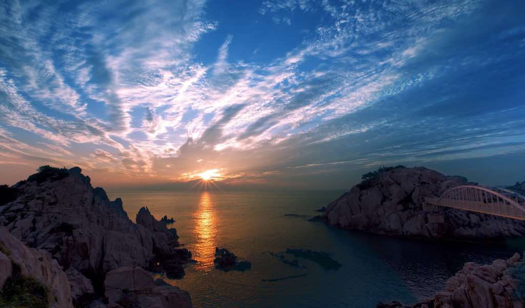 Красивый вид на закат над морем 