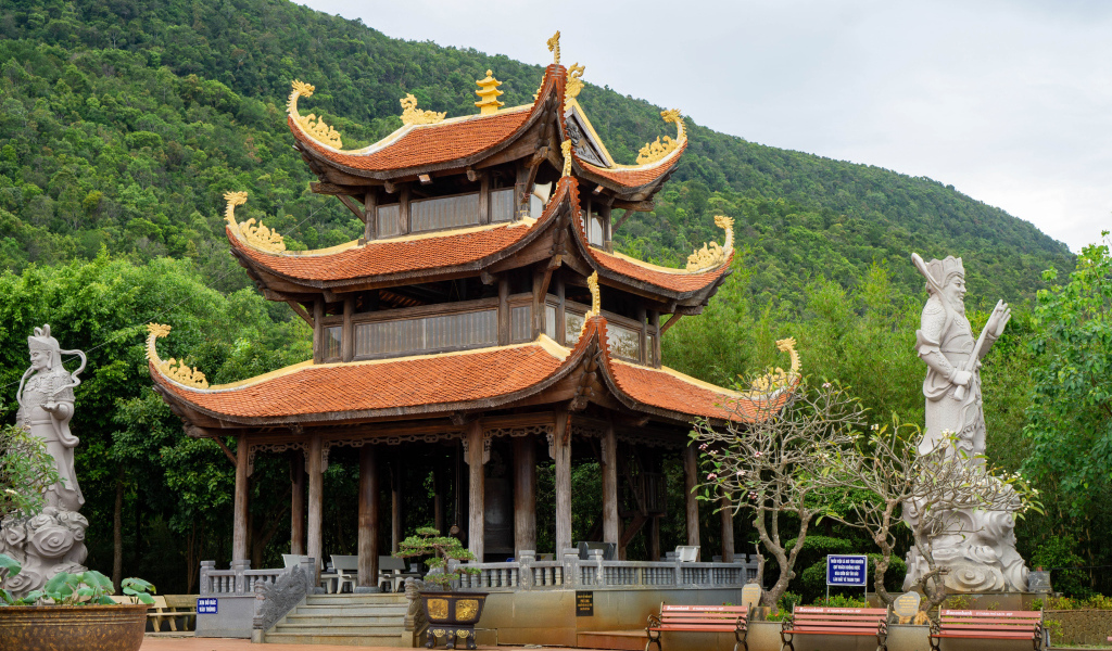 Красивый старинный храм, Вьетнам