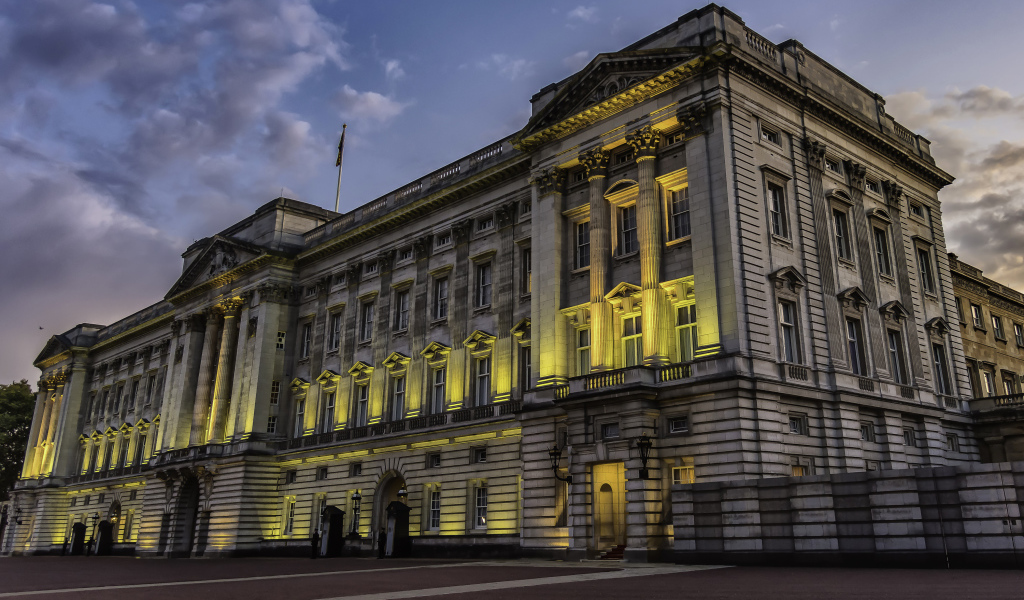 Buckingham Palace at dusk, London