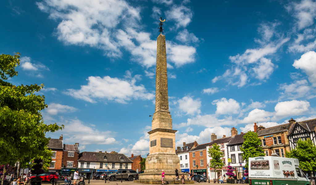 Monument in the city center under blue sky, England