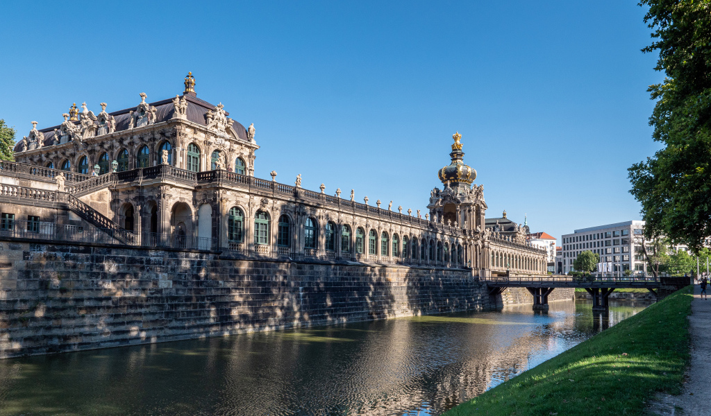 Архитектурный дворцовый комплекс Цвингер, Дрезден. Германия