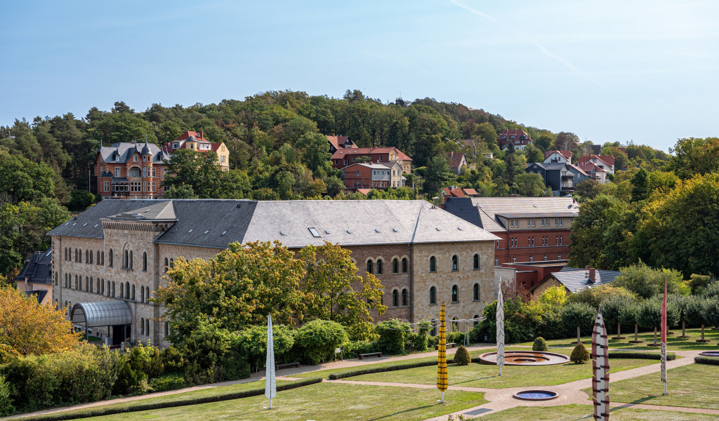 Дома у парка в городе Бланкенбург, Германия