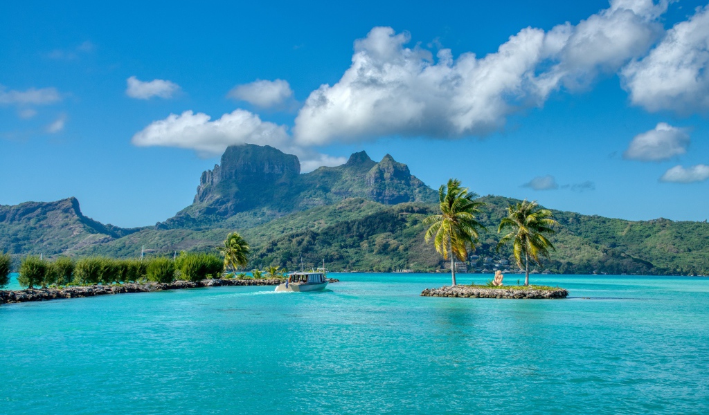 Красивый пляж на фоне гор, Исландия