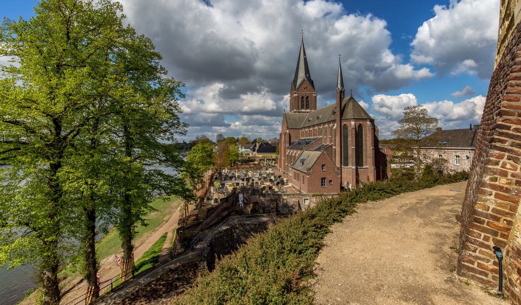 Старый собор над рекой, Нидерланды