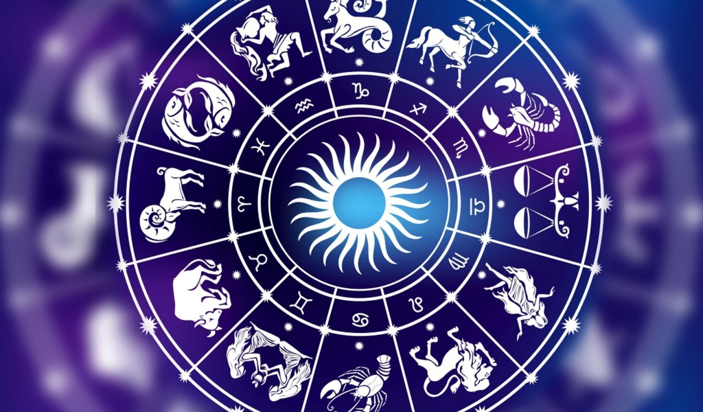 Зодиакальный круг на синем фоне