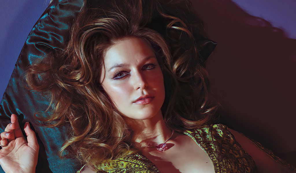 Актриса Мелисса Бенойст с распущенными волосами