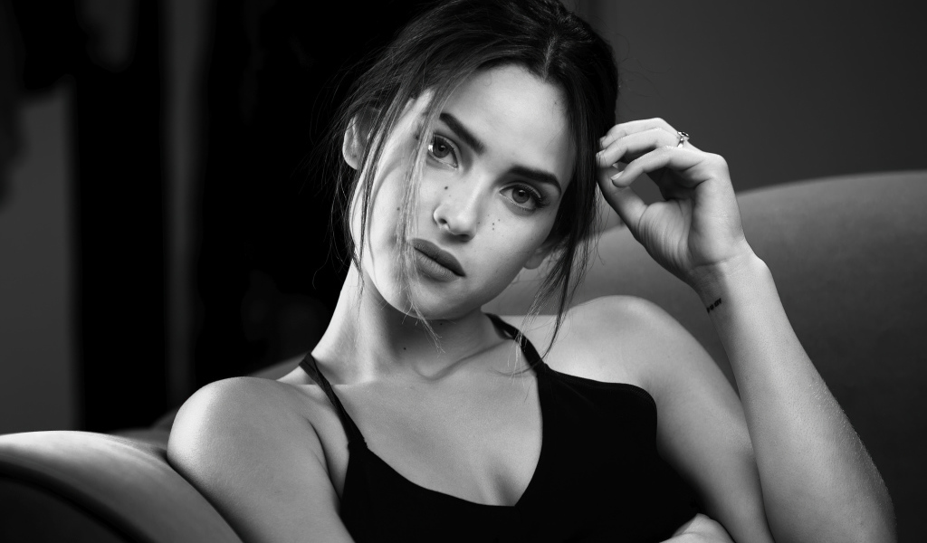 Американская актриса Адриа Архона черно -белое фото