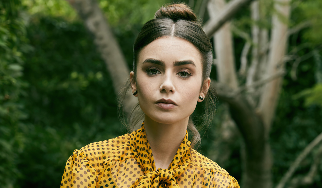 Красивая молодая американская актриса Лили Коллинз