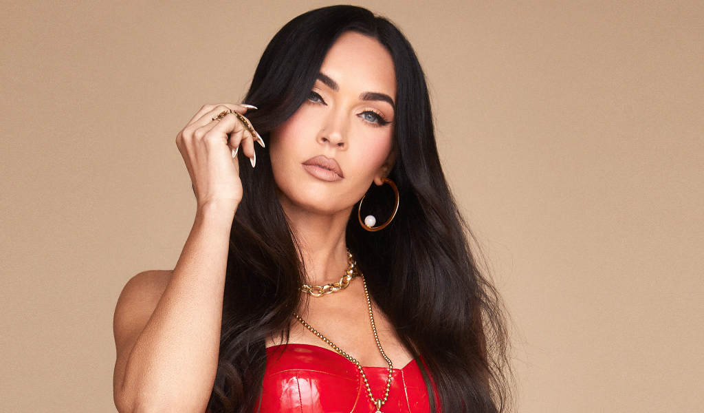 Яркая голубоглазая брюнетка актриса Меган Фокс