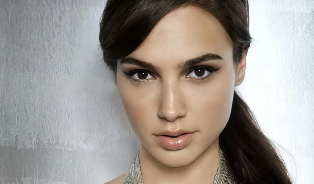Лицо актрисы Галь Гадот крупным планом