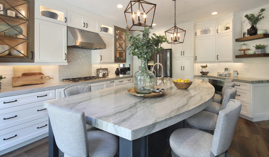 Большой серый стол на кухне 