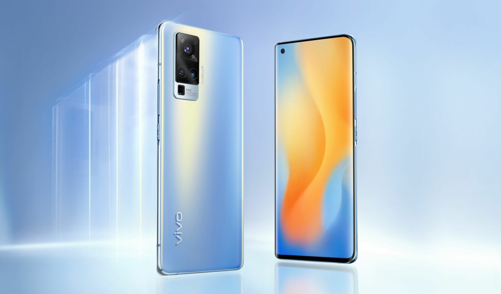 Новый стильный смартфон Vivo X60 на голубом фоне