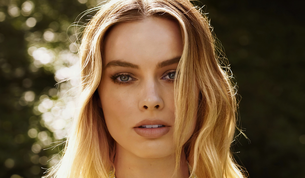 Лицо австралийской актрисы Марго Робби