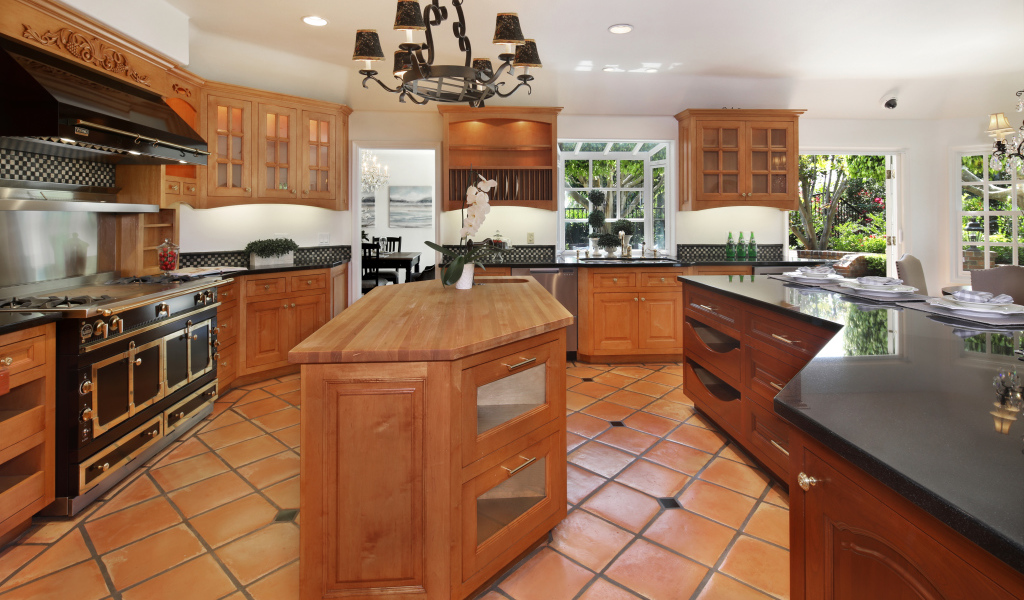 Деревянный стильный кухонный гарнитур 