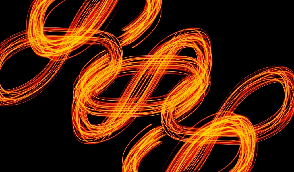 Огненные завитки на черном фоне