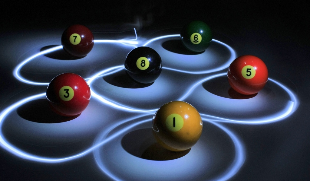 Разноцветные бильярдные шары