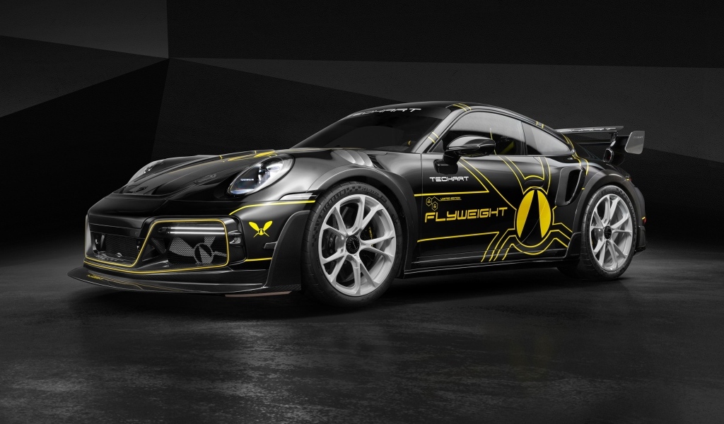 Вид спереди на автомобиль TechArt GTstreet R Flyweight 2023