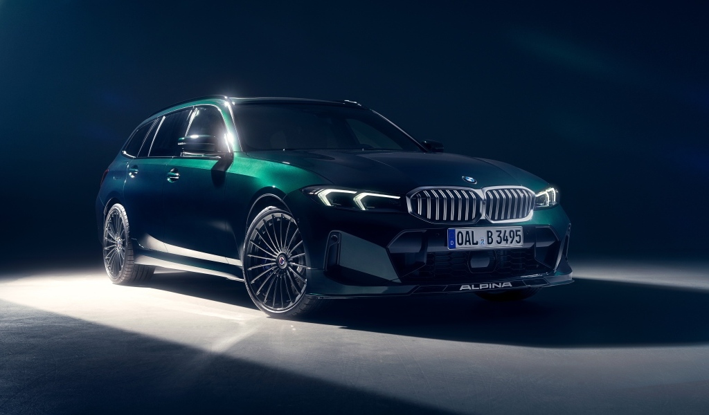 Зеленый автомобиль Alpina B3 Touring