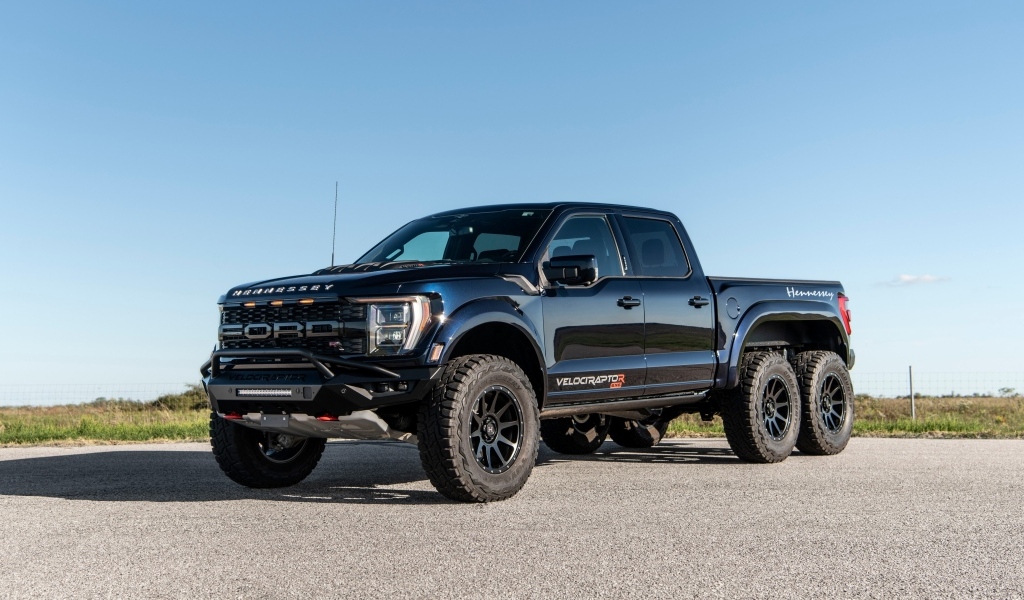 Черный джип Hennessey VelociRaptoR 6x6 2024 года
