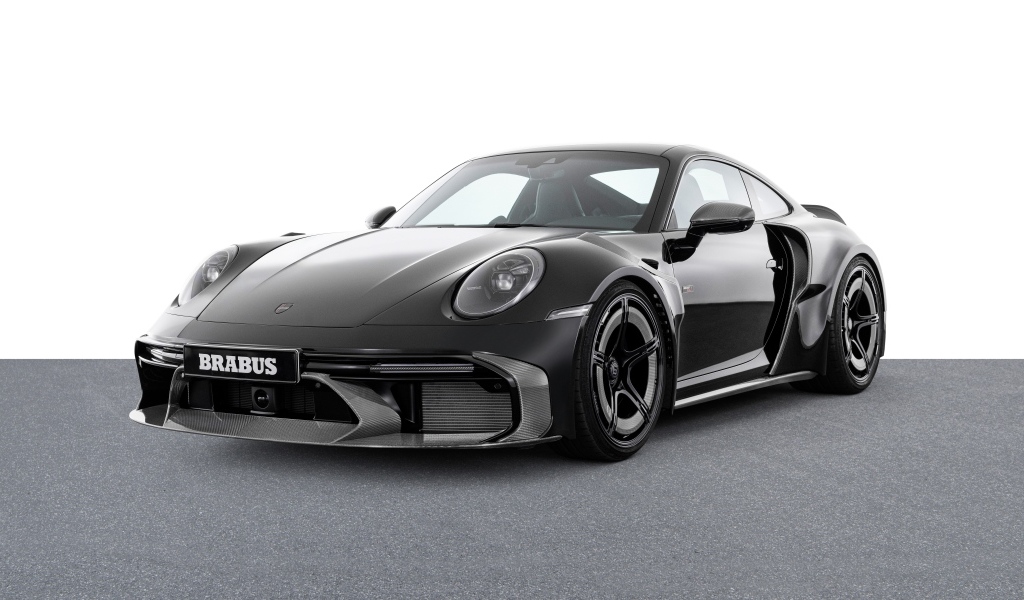 Черный автомобиль  Brabus 900 Rocket R