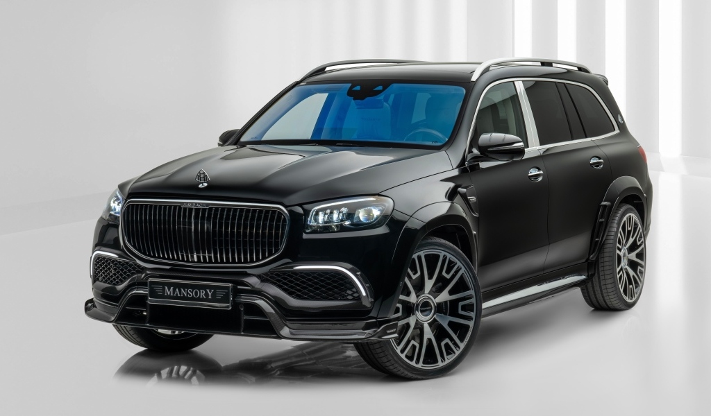 Черный автомобиль Mansory Mercedes-Maybach GLS 600