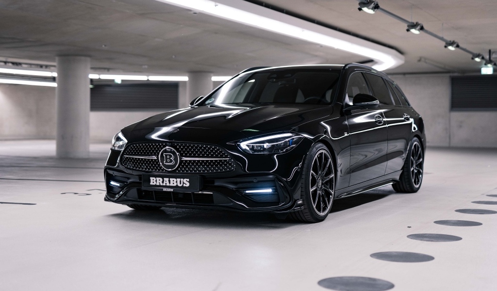 Черный стильный автомобиль  Brabus D30 Estate
