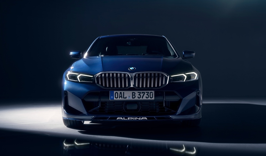 Синий автомобиль Alpina B3 Limousine