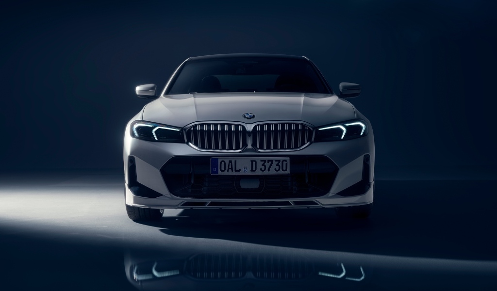 Автомобиль Alpina D3 S Limousine вид спереди