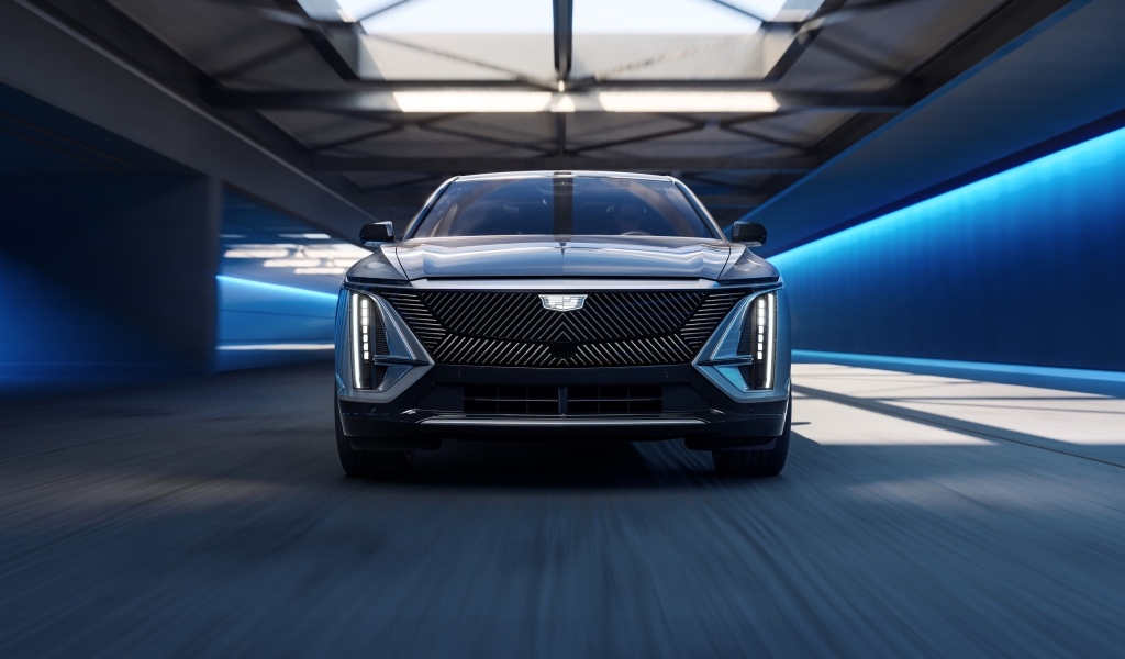 Автомобиль Cadillac Lyriq Tech 2023 вид спереди